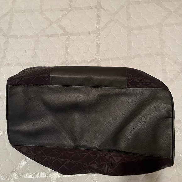 DSW~ OVERSIZED BLACK QUILTED TOTE~ WEEKENDER~ CARRY ALL~BAG - Picture 6 of 6